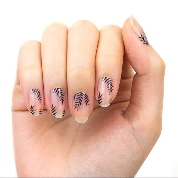 *Retired* Color Street: Palm Before the Storm | Tropical Summer Beach Palm Tree - Picture 9 of 12